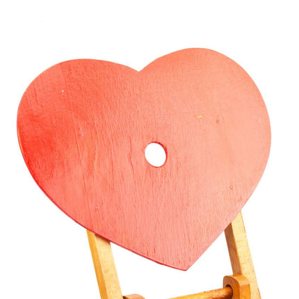 Petite chaise d'enfant en bois en forme de coeur