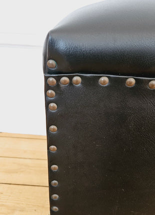 Pouf vintage noir en cuir