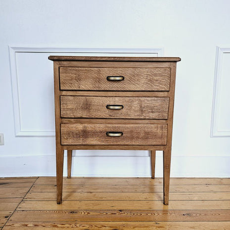 Meuble d'appoint vintage en bois délavé avec 3 tiroirs