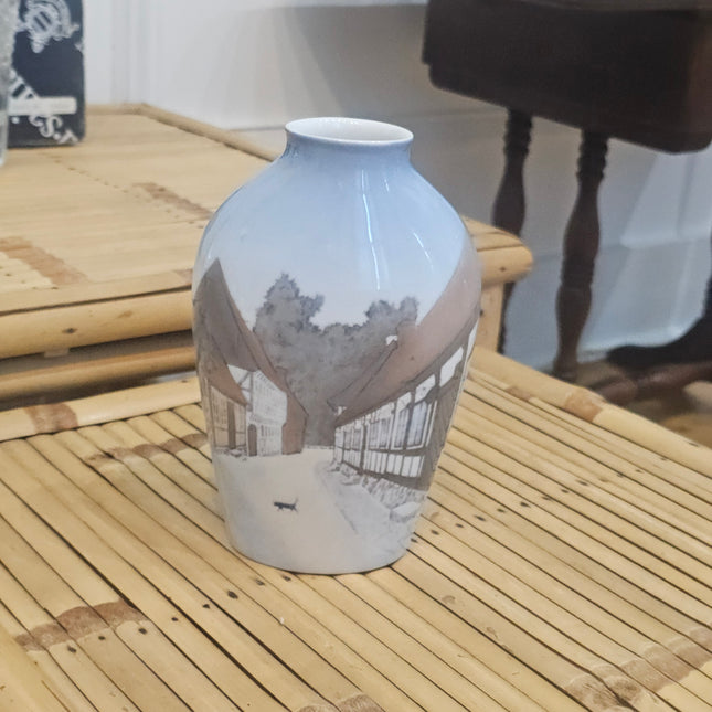 Vase vintage en porcelaine Bing & Grondahl décor vieux Aarhus au chat noir - Danemark années 70