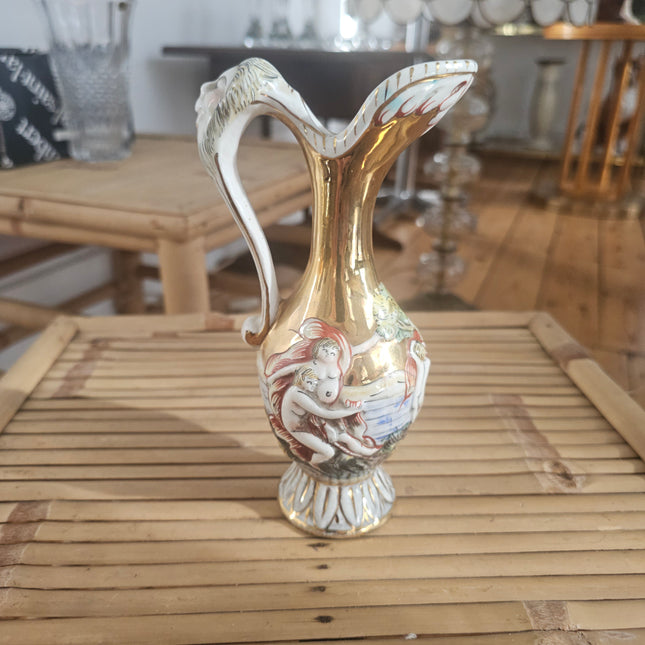 Vase pichet Capodimonte Bernini - Décor en relief et dorures