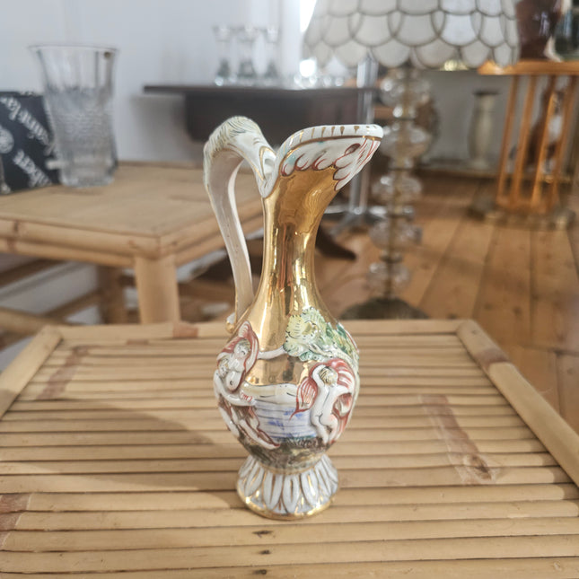 Vase pichet Capodimonte Bernini - Décor en relief et dorures