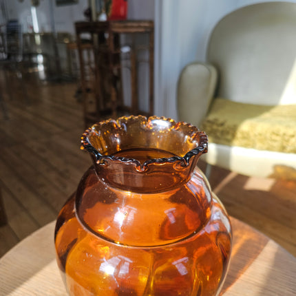 Vase vintage Art Déco en verre ambré à col ondulé - Hauteur 25 cm