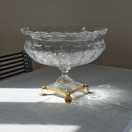Coupe en cristal taillé sur socle laiton style Bohème