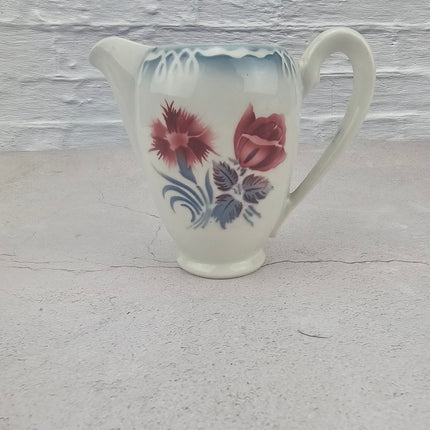 Lot de 8 tasses et pot-à-lait faïence blanche de Digoin Sarreguemines