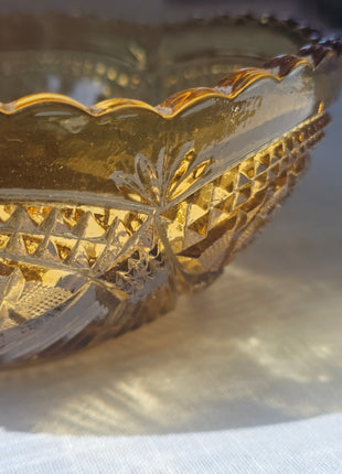 Saladier vintage en verre pressé ambre Belgique - Style Art déco