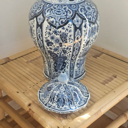 Grand vase couvert en faïence de Delft