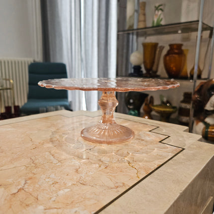 Roze glazen taartstandaard