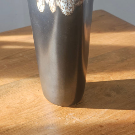 Vase with a gold rim