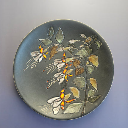 Assiette de décoration noire Ruscha Art Pottery Allemagne motif floral à la main