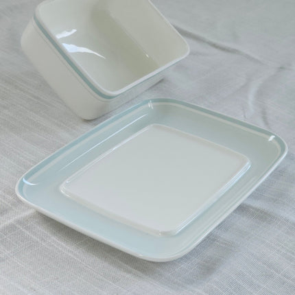 Beurrier Villeroy et Boch en porcelaine blanche avec ligne verte