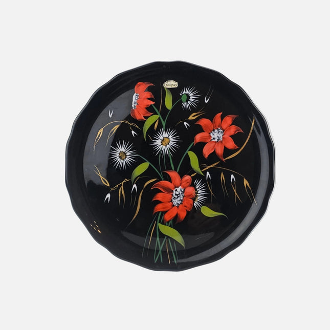 Plat en porcelaine désigné Valenti pour Longwy noir et à motifs fleuris
