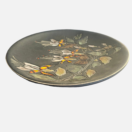 Assiette de décoration noire Ruscha Art Pottery Allemagne motif floral à la main