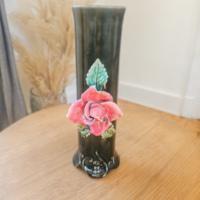 Elegante groene en roze porseleinen vaas
