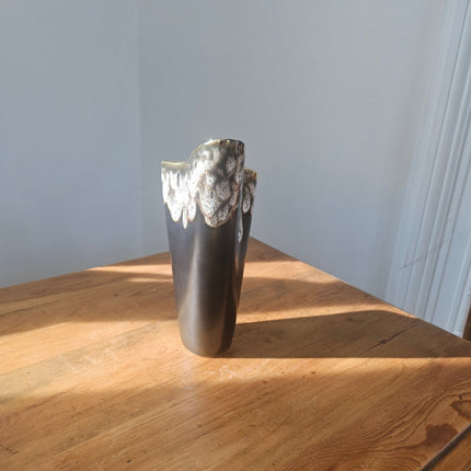 Vase with a gold rim