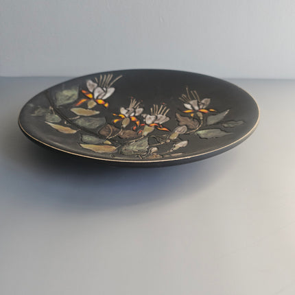 Assiette de décoration noire Ruscha Art Pottery Allemagne motif floral à la main