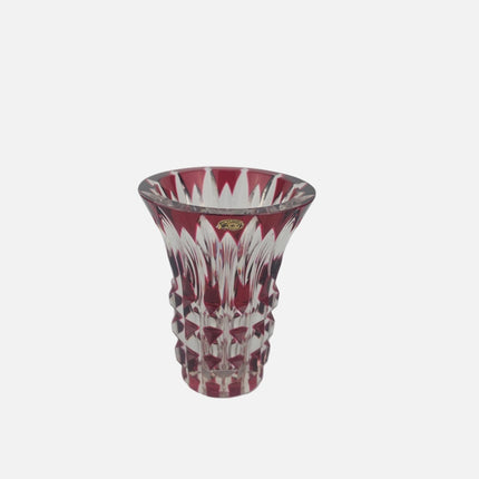 Vase en cristal taillé rouge de Val St Lambert modèle Teniers