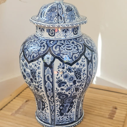 Grand vase couvert en faïence de Delft