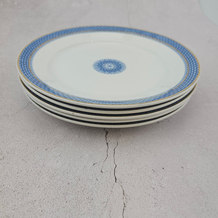 Lot 5 assiettes plates blanches en porcelaine aux motifs bleus Société Céramique Maestricht bord doré
