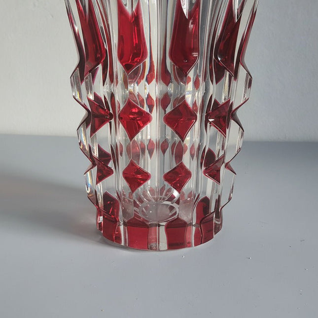 Vase en cristal taillé rouge de Val St Lambert modèle Teniers