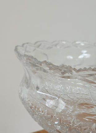 Coupe en cristal taillé sur socle laiton style Bohème