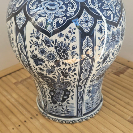 Grand vase couvert en faïence de Delft