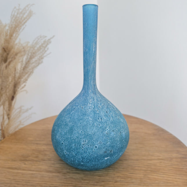 Vase soliflore bleu azur en verre dépoli en gourde et bec aminçit