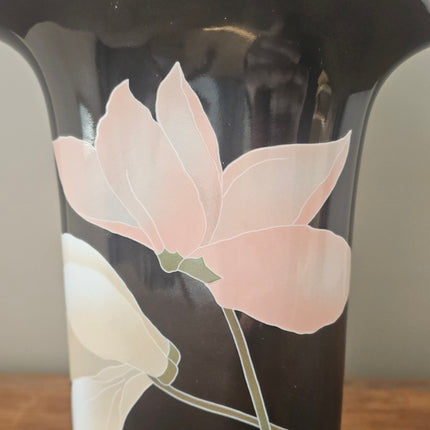 Vase vintage Yamaji en porcelaine noire et fleurs pastels - Japon années 80