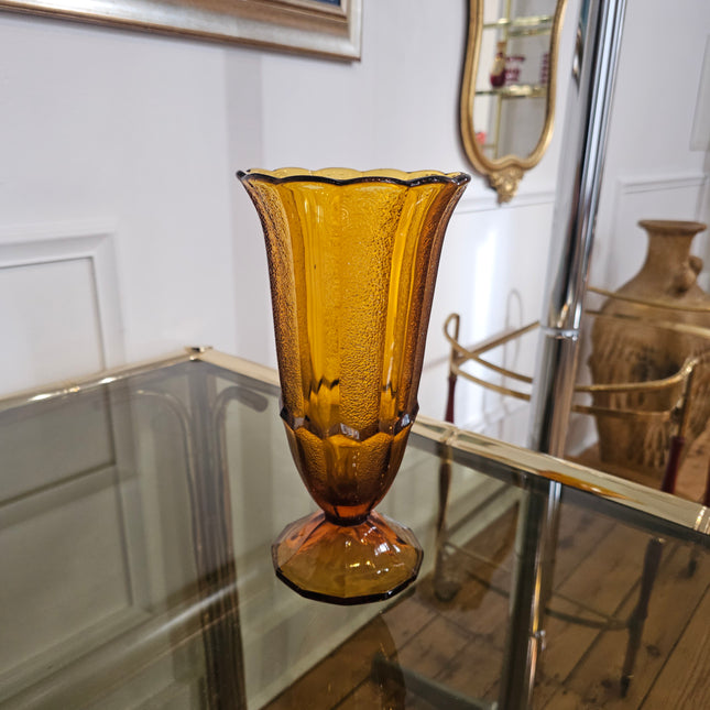 Antieke Art Deco vaas van amberkleurig glas