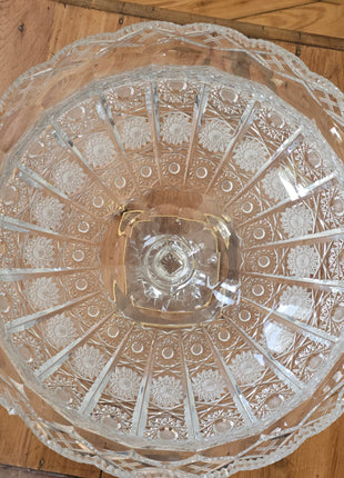 Coupe en cristal taillé sur socle laiton style Bohème