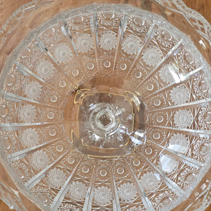 Coupe en cristal taillé sur socle laiton style Bohème