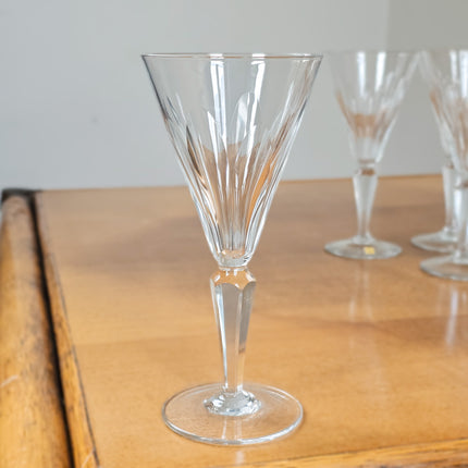 Suite de 9 verres à vin en cristallin Verrerie Boussu - Vintage - H 17 cm