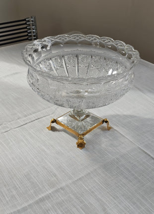 Coupe en cristal taillé sur socle laiton style Bohème