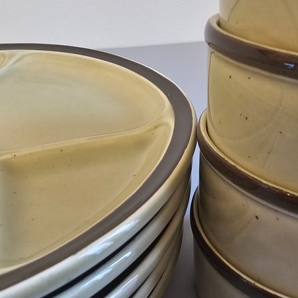 6 assiettes à fondue et 4 pots à sauce Gien modèle Charlines en faïence