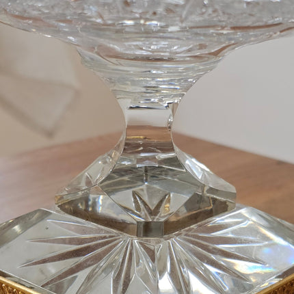 Coupe en cristal taillé sur socle laiton style Bohème