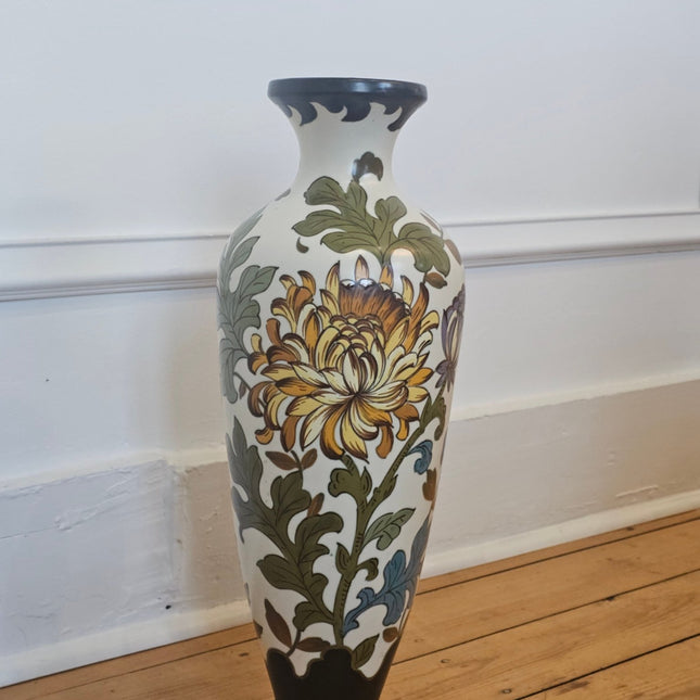 Grand vase floral multicolore en porcelaine Royal Gouda Porcelain Zuid Holland