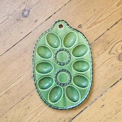 Plat à oeufs mimosa vintage en barbotine verte à relief - Années 60