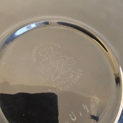 Plat en porcelaine désigné Valenti pour Longwy noir et à motifs fleuris