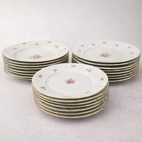 Lot de 8 assiettes creuses,8 plates et 8 à dessert + 1 plat Bavaria US Zone