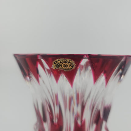 Vase en cristal taillé rouge de Val St Lambert modèle Teniers