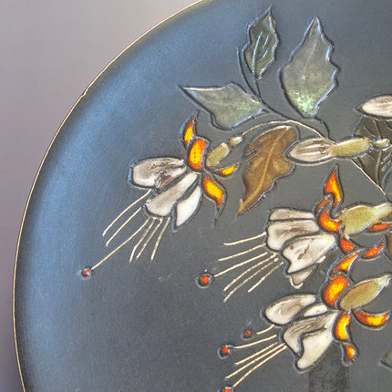 Assiette de décoration noire Ruscha Art Pottery Allemagne motif floral à la main