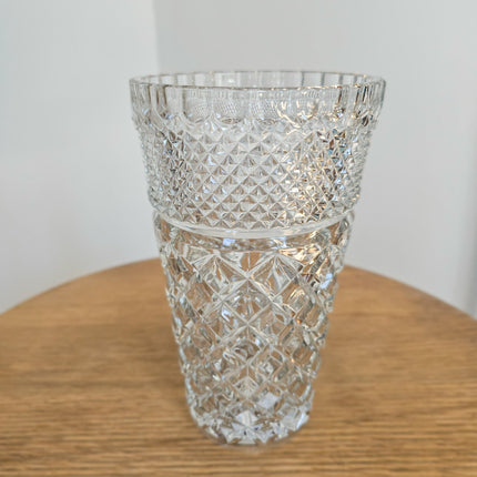 Grand vase en cristal élégant ciselé transparent style Art Déco