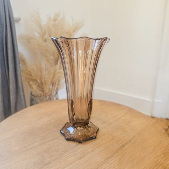 Vintage Art Deco vaas van gerookt gevormd glas
