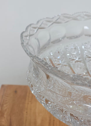 Coupe en cristal taillé sur socle laiton style Bohème