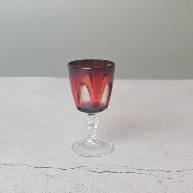Petit verre à liqueur rubis Luminarc Rubilux - verre vintage années 60-70