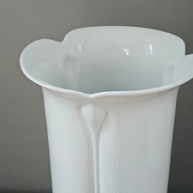Very large Arzberg Corso Cnospa vase in white porcelain