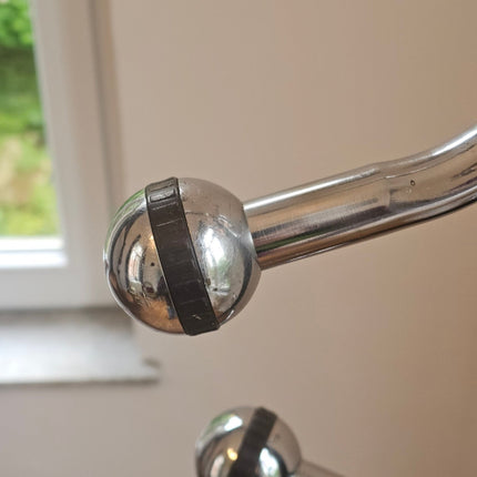 Porte-manteau sur pied vintage Space Age chrome et marbre - Années 70