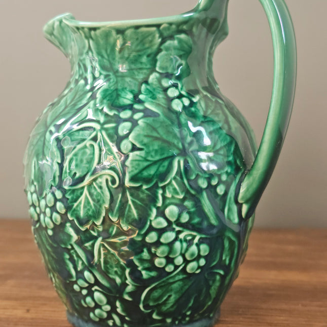 Pichet vintage Wedgwood en majolique verte - Vigne et raisin