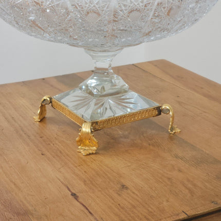 Coupe en cristal taillé sur socle laiton style Bohème