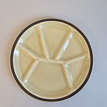 6 assiettes à fondue et 4 pots à sauce Gien modèle Charlines en faïence